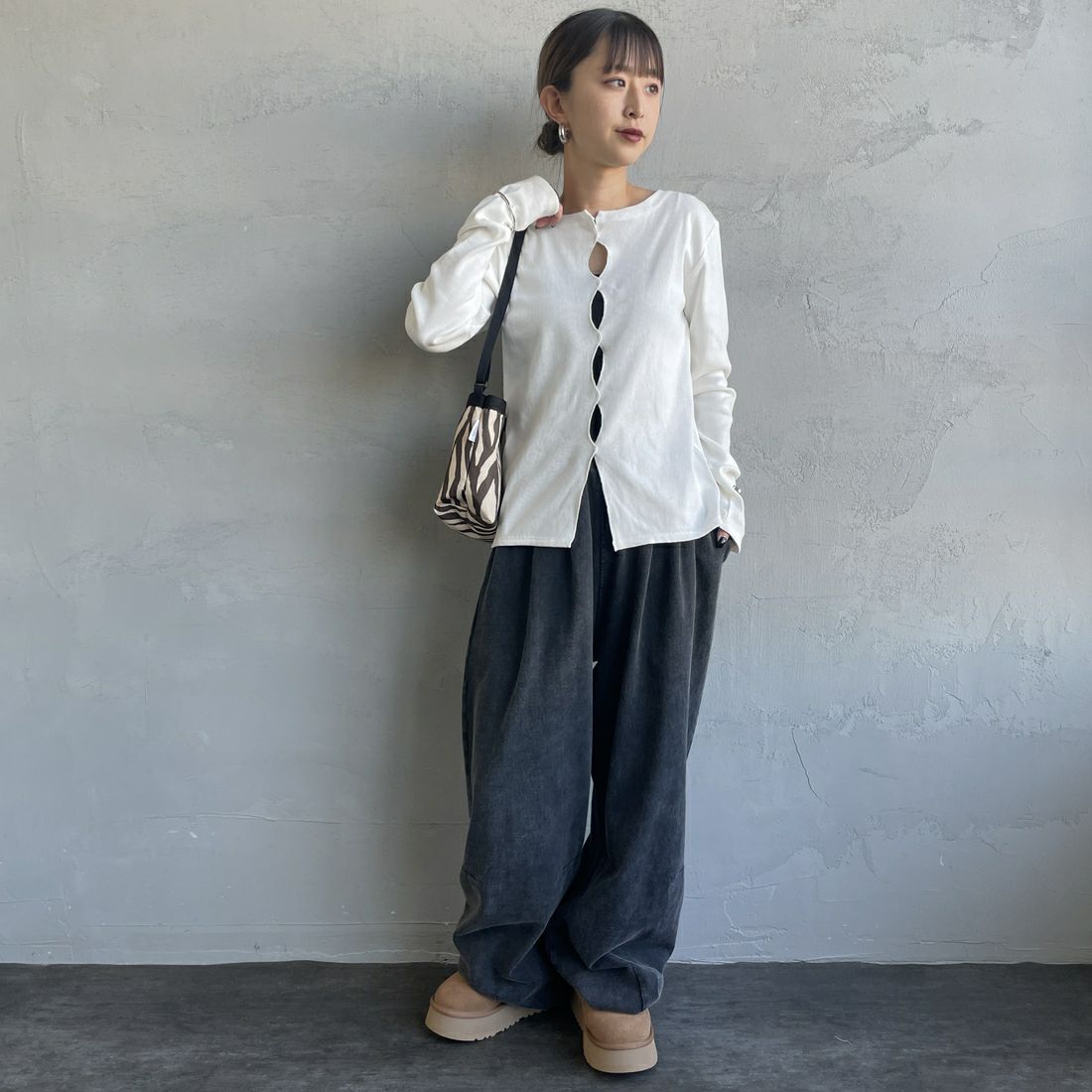 nenom [ネノム] × Ujichan 前後2WAY カットホール リブカットソー [NE25132007] 02 OFF &&モデル身長：150cm 着用サイズ：F&&
