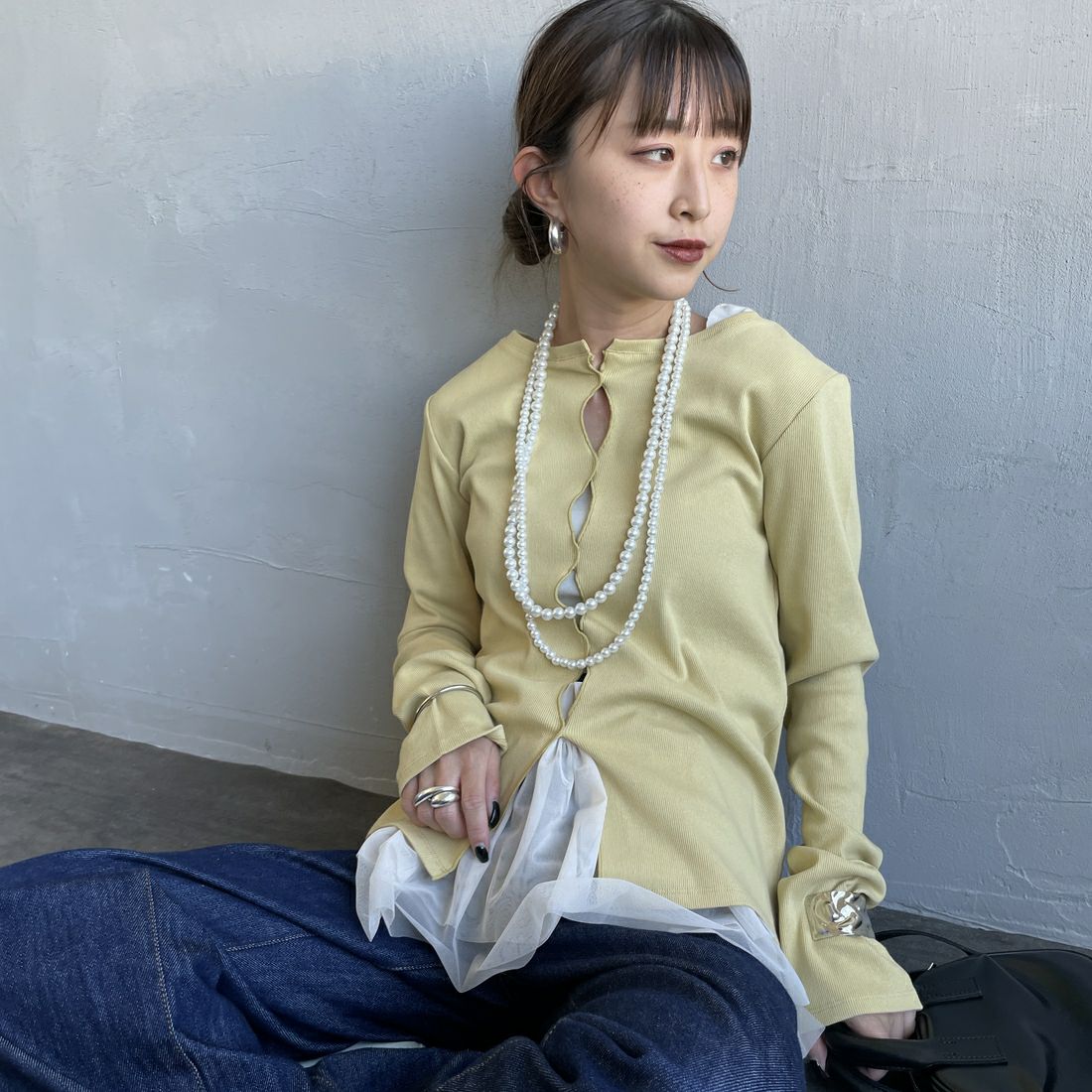 nenom [ネノム] × Ujichan 前後2WAY カットホール リブカットソー [NE25132007] 31 YELLOW &&モデル身長：150cm 着用サイズ：F&&