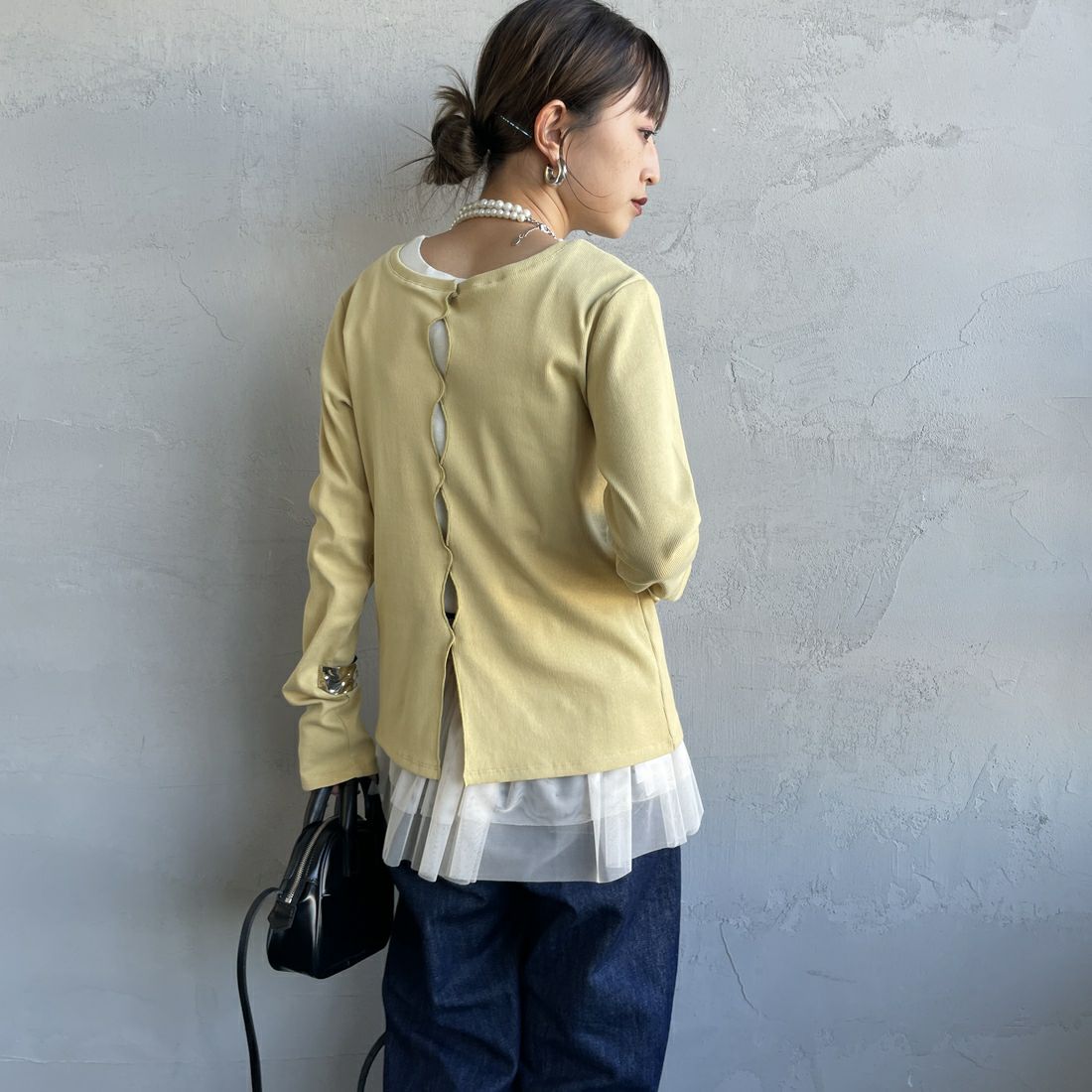 nenom [ネノム] × Ujichan 前後2WAY カットホール リブカットソー [NE25132007] 31 YELLOW &&モデル身長：150cm 着用サイズ：F&&
