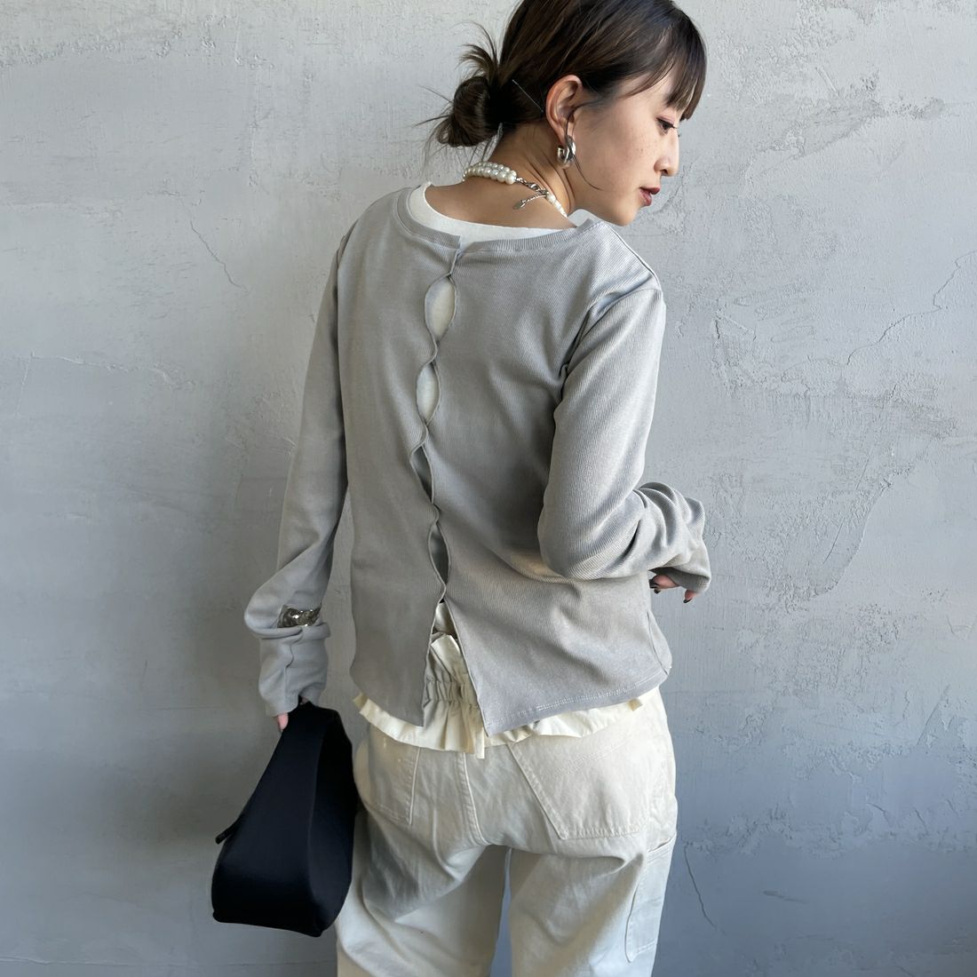 nenom [ネノム] × Ujichan 前後2WAY カットホール リブカットソー [NE25132007] 09 BLACK &&モデル身長：150cm 着用サイズ：F&&