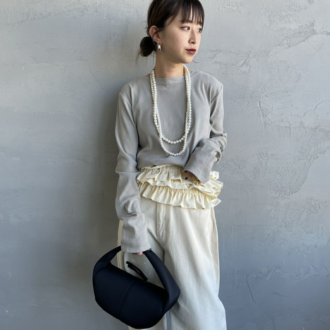 nenom [ネノム] × Ujichan 前後2WAY カットホール リブカットソー [NE25132007] 09 BLACK &&モデル身長：150cm 着用サイズ：F&&