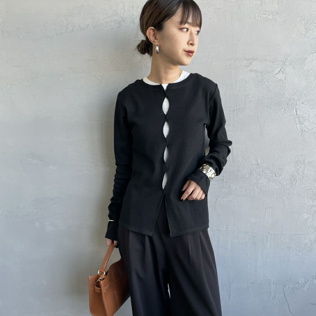 nenom [ネノム] × Ujichan 前後2WAY カットホール リブカットソー [NE25132007] 09 BLACK &&モデル身長：150cm 着用サイズ：F&&