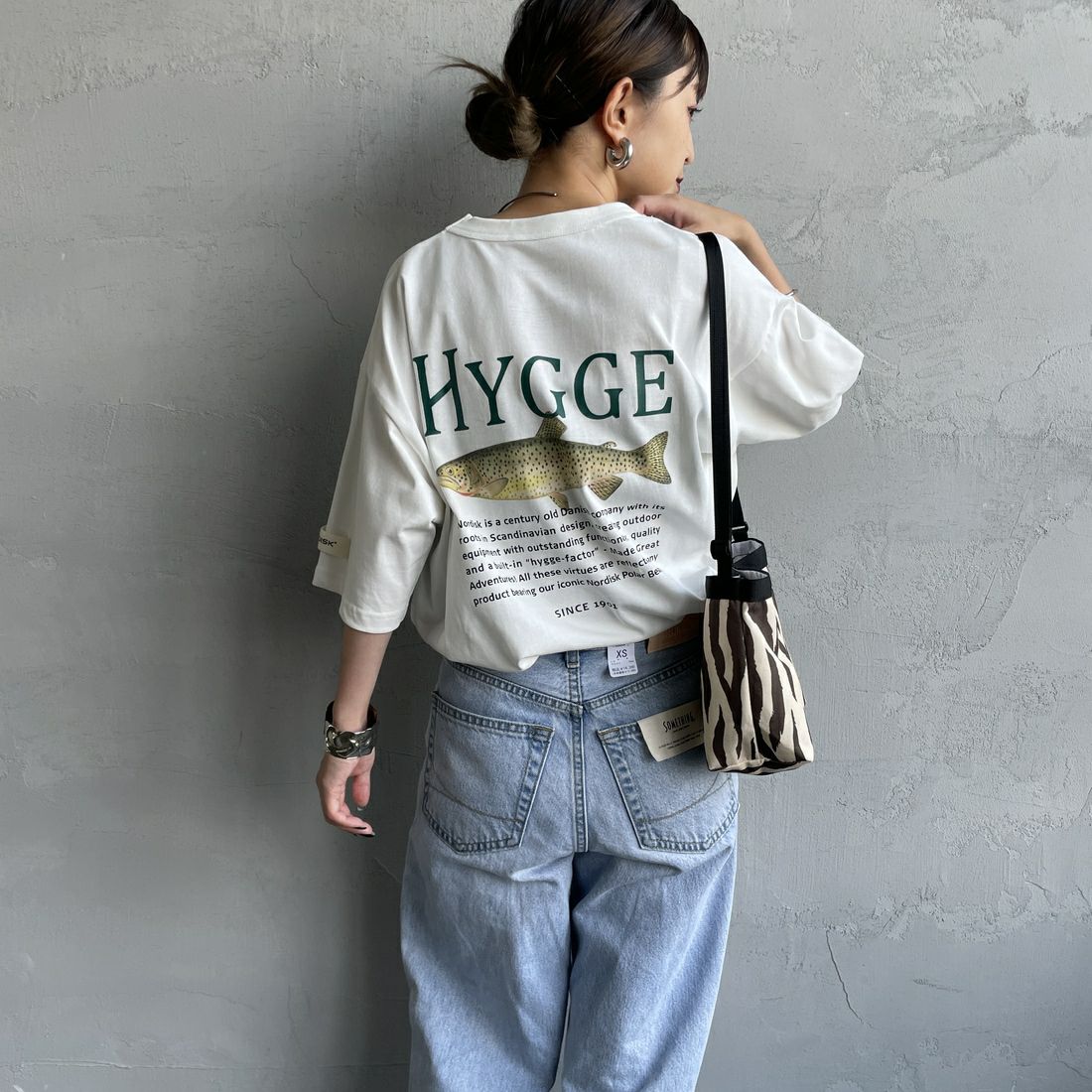 NORDISK [ノルディスク] 別注 HYGGE フィッシュバックプリントTシャツ [NU11502-JF] WHITE &&モデル身長：150cm 着用サイズ：44&&