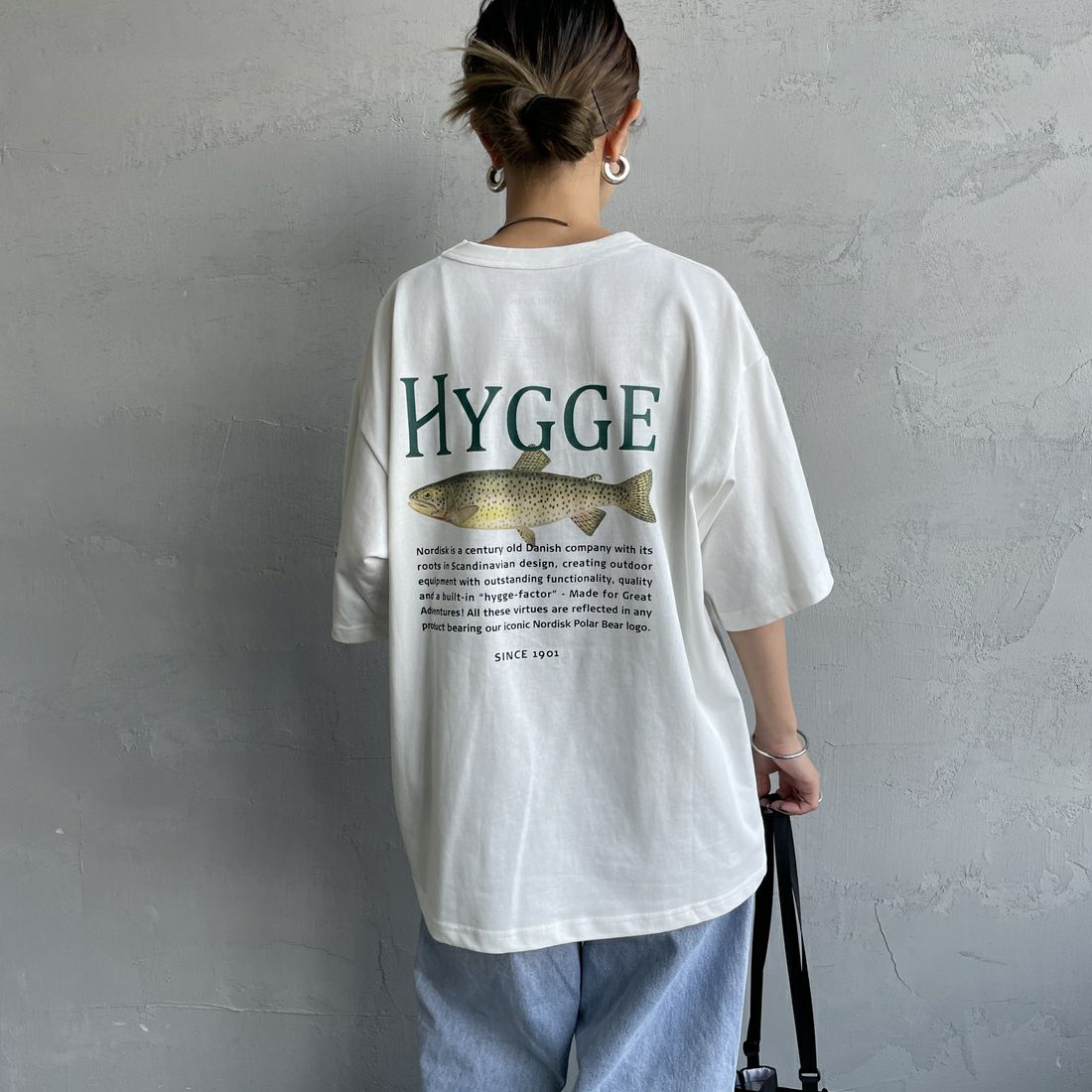 NORDISK [ノルディスク] 別注 HYGGE フィッシュバックプリントTシャツ [NU11502-JF] WHITE &&モデル身長：150cm 着用サイズ：44&&