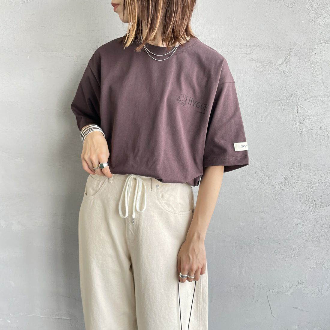 NORDISK [ノルディスク] 別注 HYGGE フィッシュバックプリントTシャツ [NU11502-JF] BROWN &&モデル身長：158cm 着用サイズ：44&&