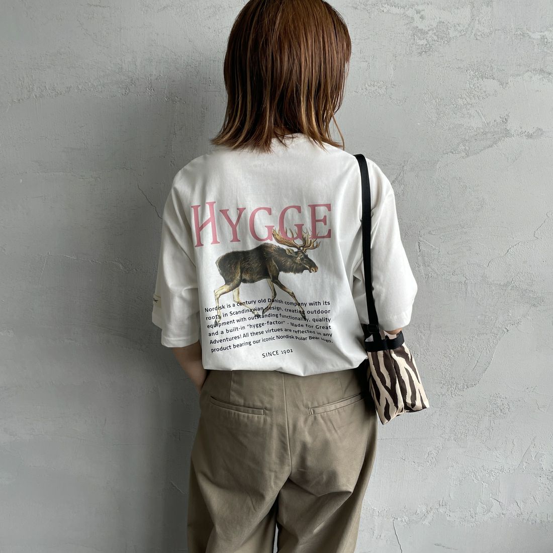 NORDISK [ノルディスク] 別注 HYGGE シカバックプリントTシャツ [NU11503-JF] WHITE &&モデル身長：158cm 着用サイズ：44&&