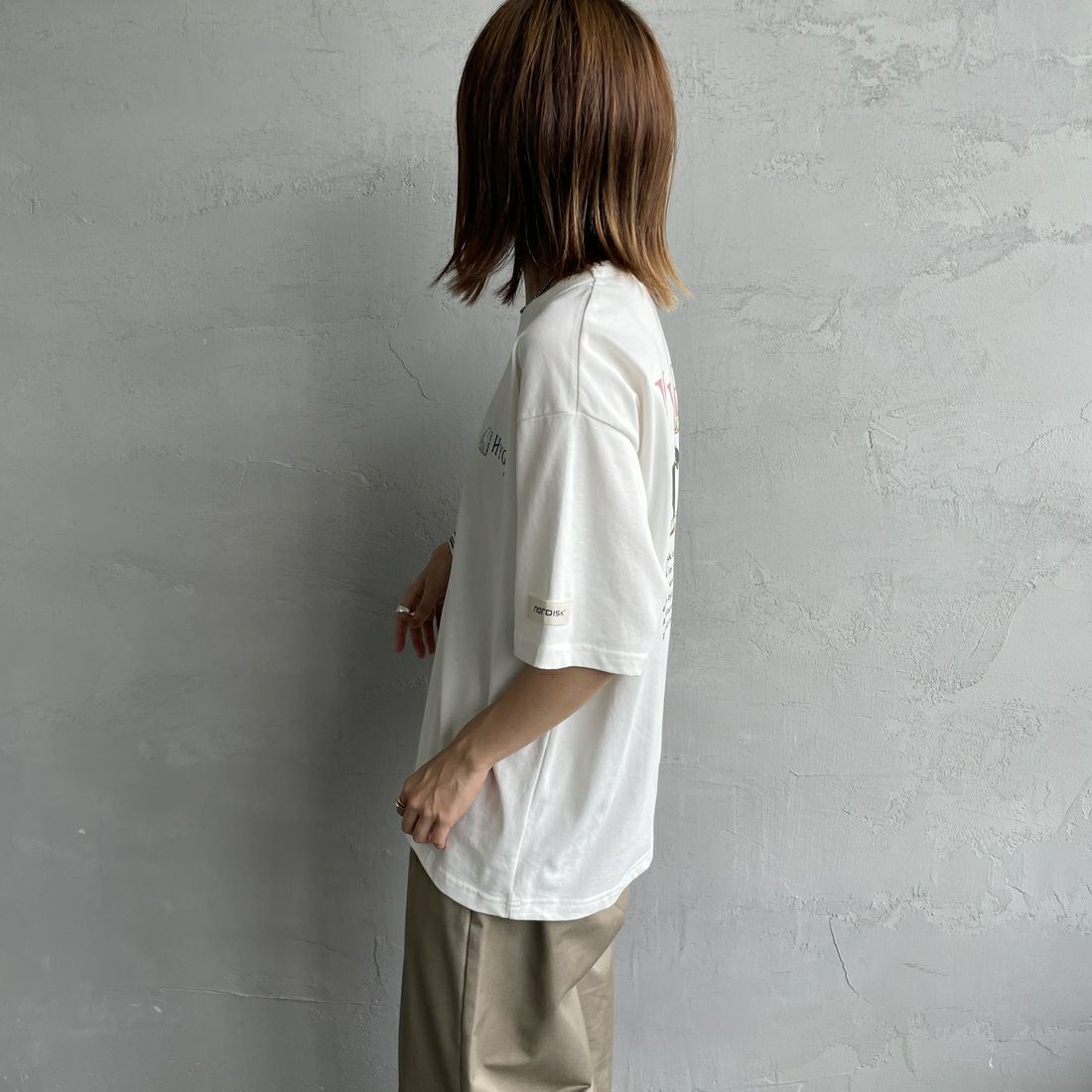 NORDISK [ノルディスク] 別注 HYGGE シカバックプリントTシャツ [NU11503-JF] WHITE &&モデル身長：158cm 着用サイズ：44&&