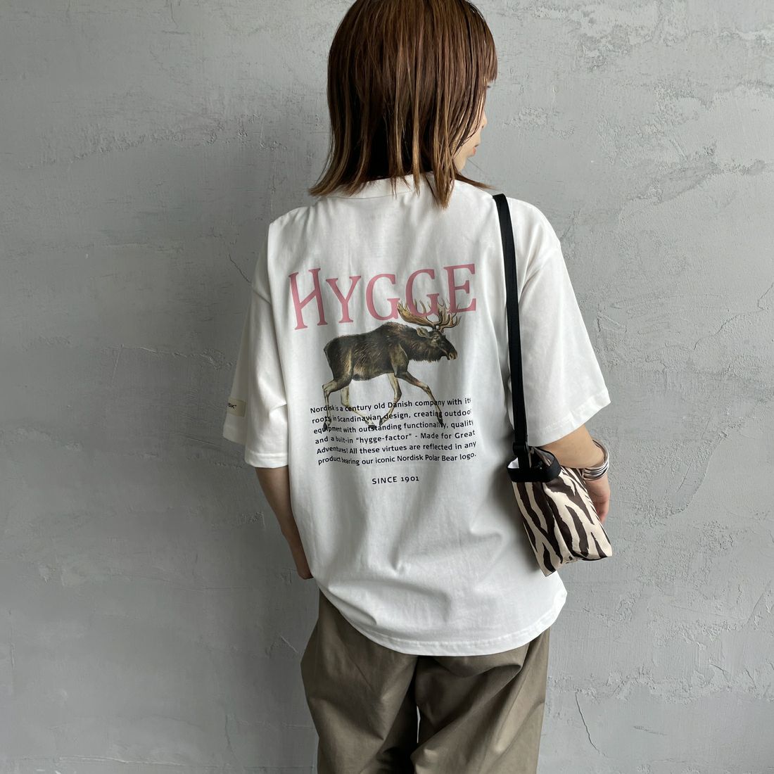 NORDISK [ノルディスク] 別注 HYGGE シカバックプリントTシャツ [NU11503-JF] WHITE &&モデル身長：158cm 着用サイズ：44&&