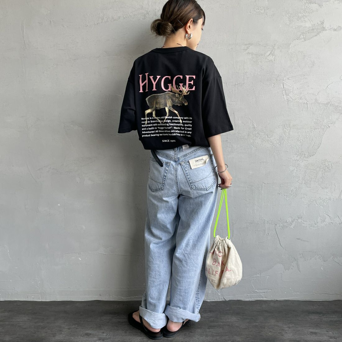 NORDISK [ノルディスク] 別注 HYGGE シカバックプリントTシャツ [NU11503-JF] BLACK &&モデル身長：150cm 着用サイズ：44&&