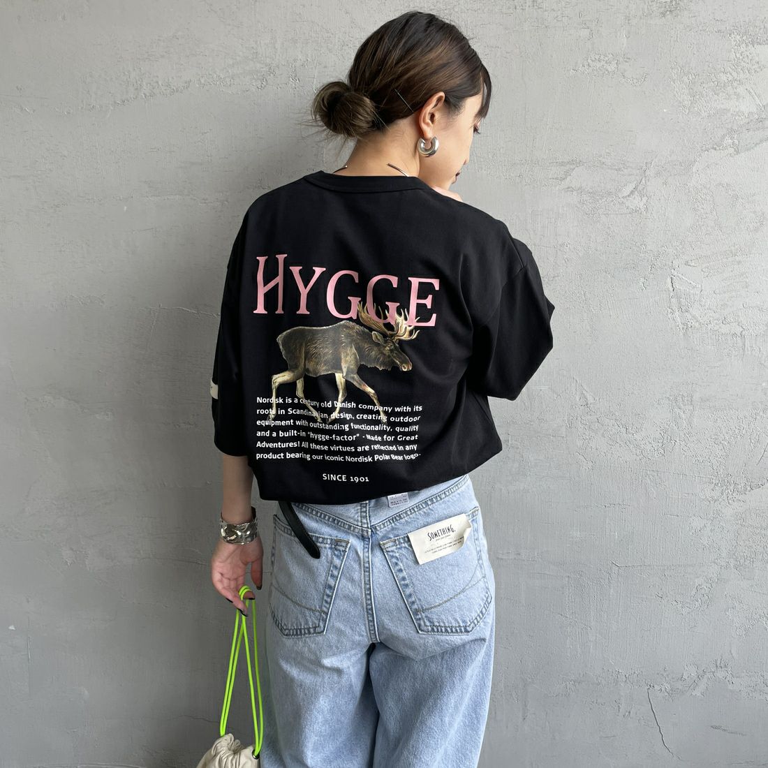 NORDISK [ノルディスク] 別注 HYGGE シカバックプリントTシャツ [NU11503-JF] BLACK &&モデル身長：150cm 着用サイズ：44&&