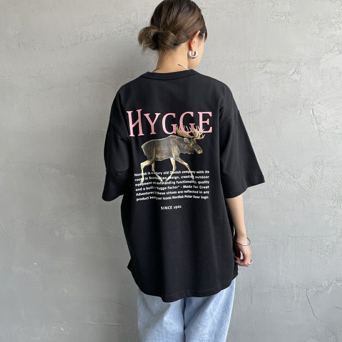 NORDISK [ノルディスク] 別注 HYGGE シカバックプリントTシャツ [NU11503-JF] BLACK &&モデル身長：150cm 着用サイズ：44&&