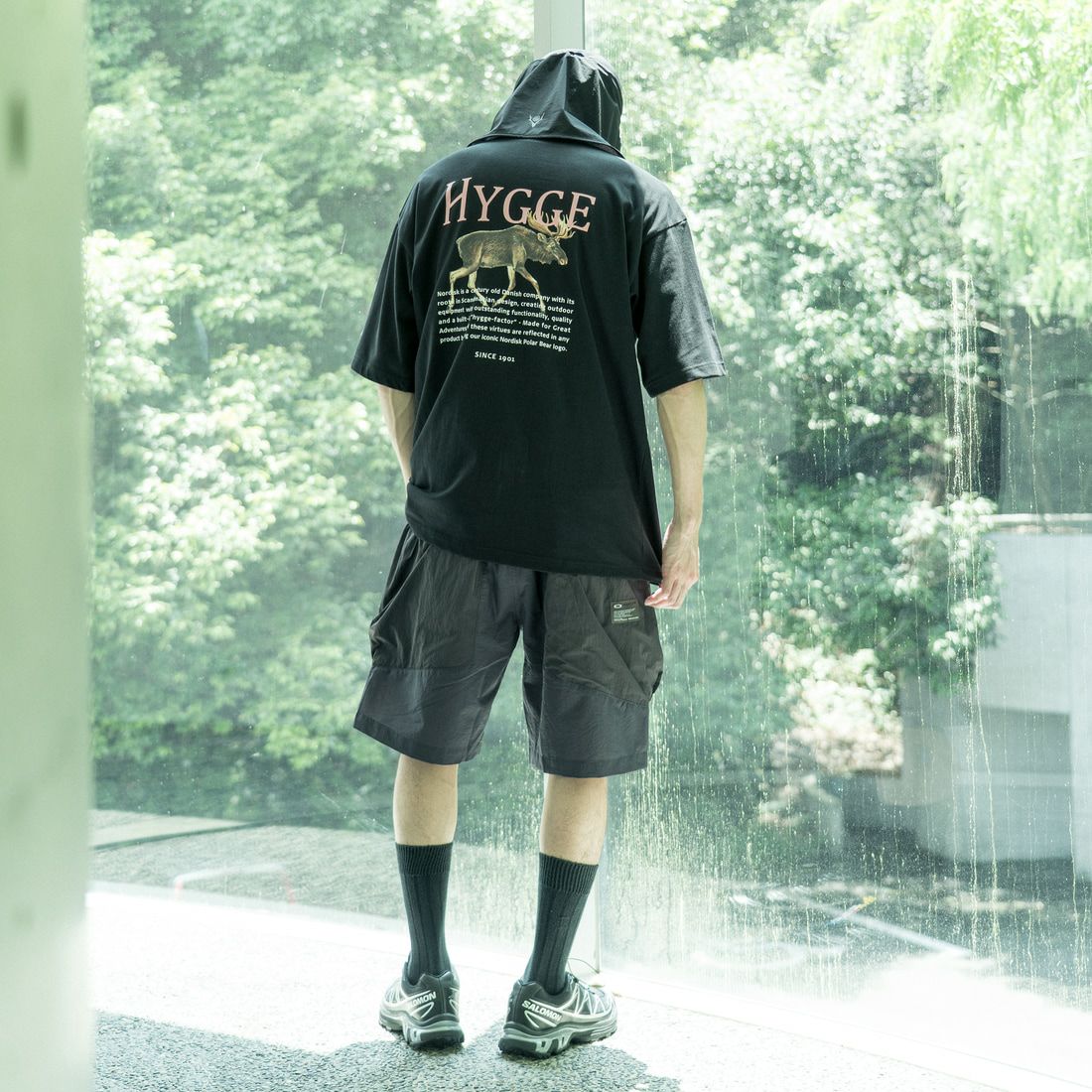 NORDISK [ノルディスク] 別注 HYGGE シカバックプリントTシャツ [NU11503-JF] BLACK &&モデル身長：168cm 着用サイズ：48&&