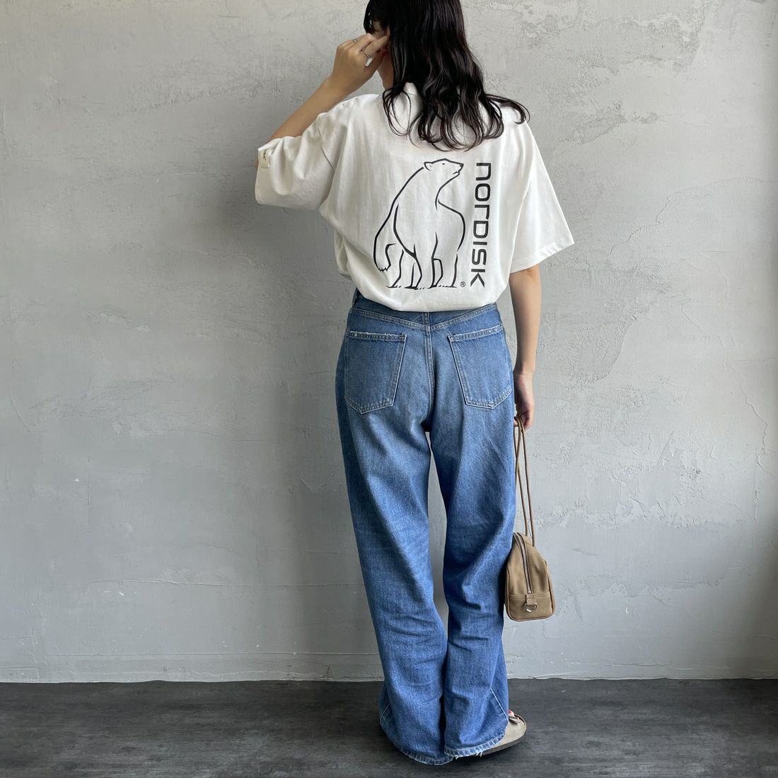 NORDISK [ノルディスク] 別注 バックロゴプリントTシャツ [NU11504-JF] WHITE &&モデル身長：160cm 着用サイズ：44&&