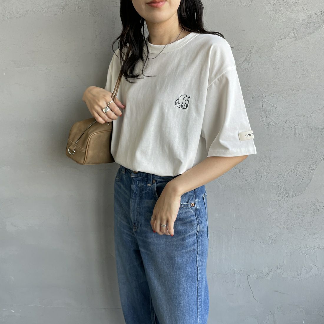 NORDISK [ノルディスク] 別注 バックロゴプリントTシャツ [NU11504-JF] WHITE &&モデル身長：160cm 着用サイズ：44&&