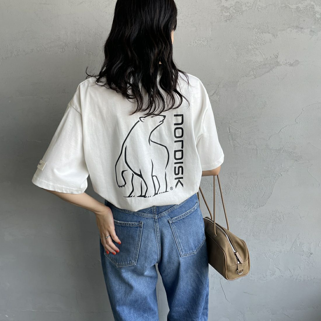 NORDISK [ノルディスク] 別注 バックロゴプリントTシャツ [NU11504-JF] WHITE &&モデル身長：160cm 着用サイズ：44&&