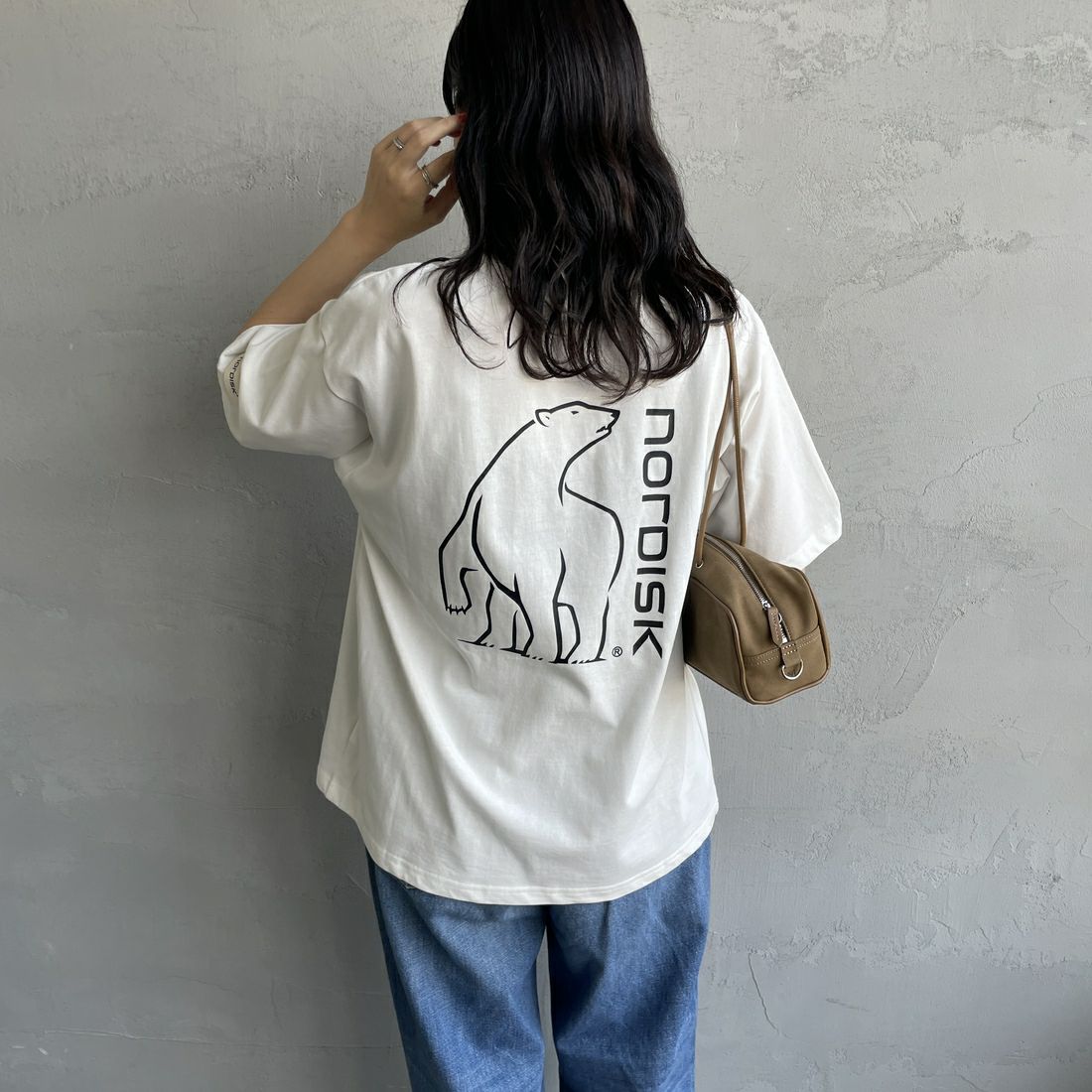 NORDISK [ノルディスク] 別注 バックロゴプリントTシャツ [NU11504-JF] WHITE &&モデル身長：160cm 着用サイズ：44&&