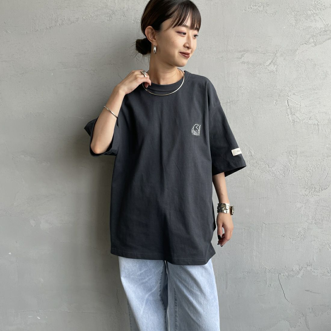 NORDISK [ノルディスク] 別注 バックロゴプリントTシャツ [NU11504-JF] CHARCOAL &&モデル身長：150cm 着用サイズ：44&&