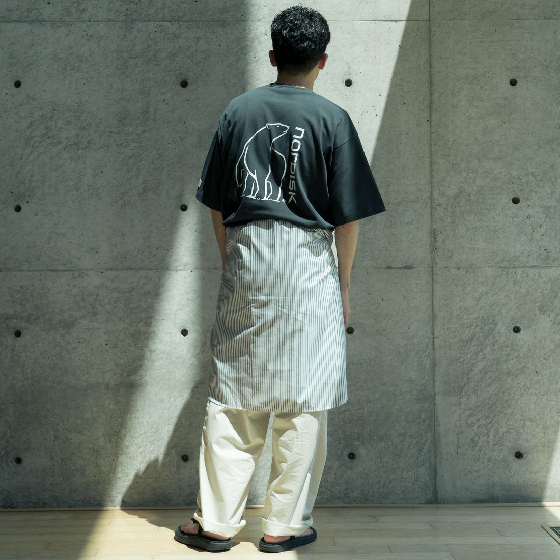 NORDISK [ノルディスク] 別注 バックロゴプリントTシャツ [NU11504-JF] CHARCOAL &&モデル身長：168cm 着用サイズ：48&&