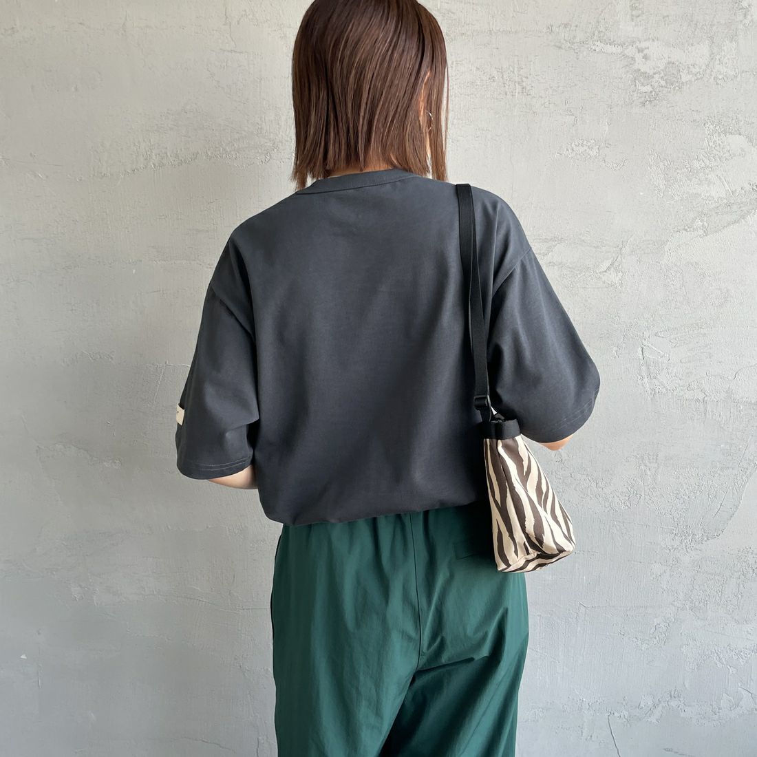 NORDISK [ノルディスク] 別注 ワンポイントポケットTシャツ [NU11505-JF] CHARCOAL &&モデル身長：159cm 着用サイズ：44&&