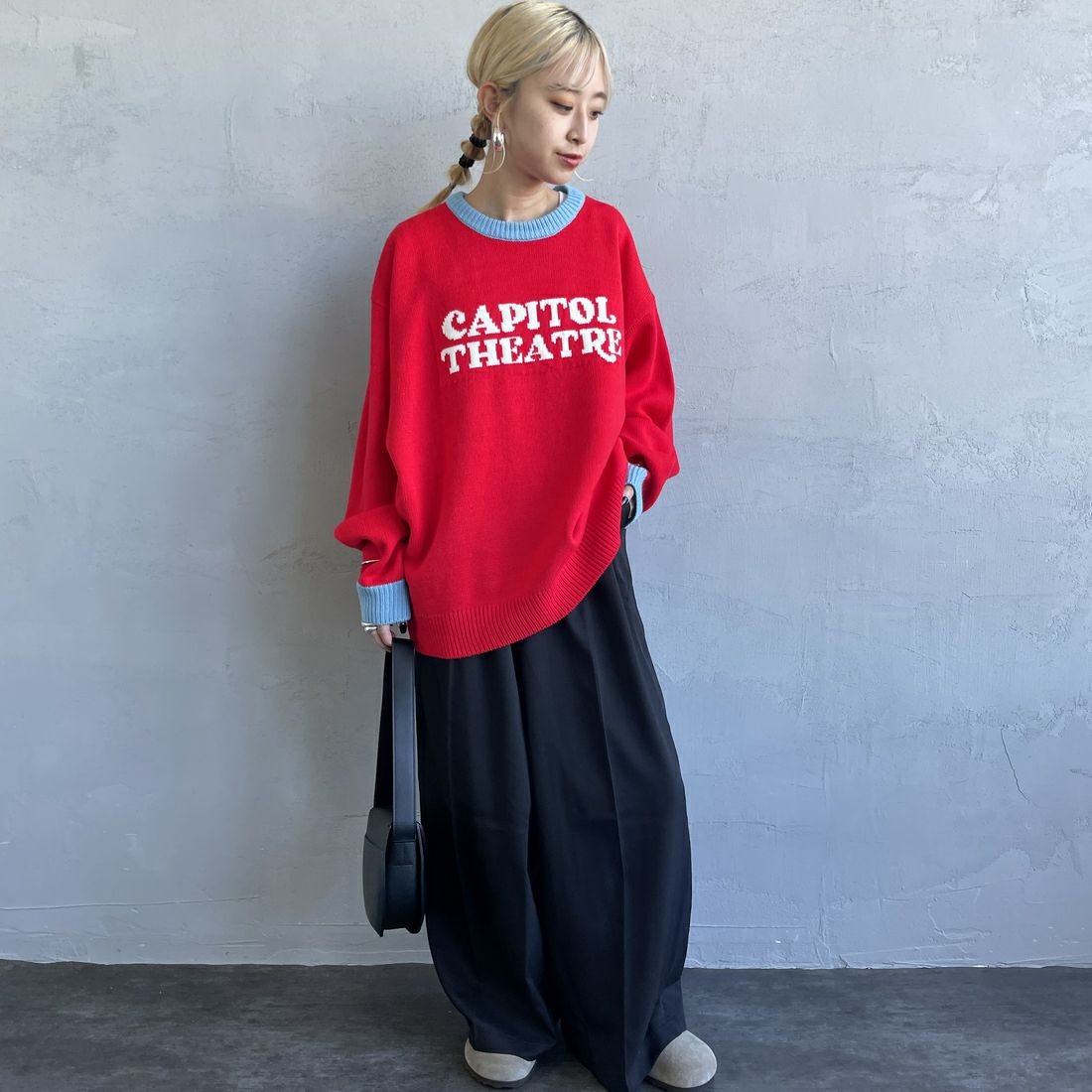 LOGAN Knitting Mills [ローガン ニッティング ミルズ] 別注 クルーネック 配色ジャガードロゴニット [LG-25FW28IN-JF] RED &&モデル身長：150cm 着用サイズ：F&&