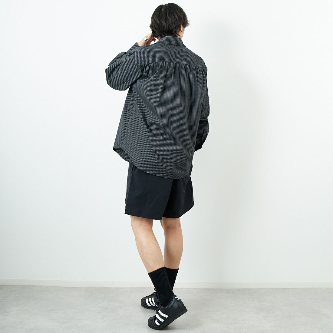 VALTA [ヴァルタ] 別注 シャーリングシャツ [VA25SS3042B-JF] CH710 BLK &&モデル身長：179cm 着用サイズ：M&&