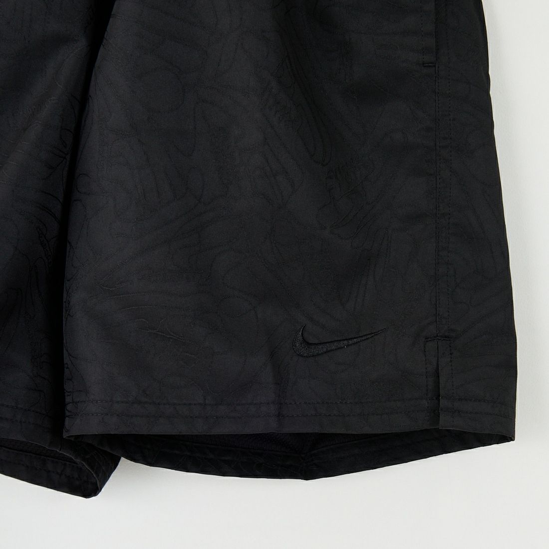NIKE SWIM [ナイキスイム] スニーカーエンブロイデッド 7インチボレーショーツ [NESSF507] N001 ﾌﾞﾗｯｸ