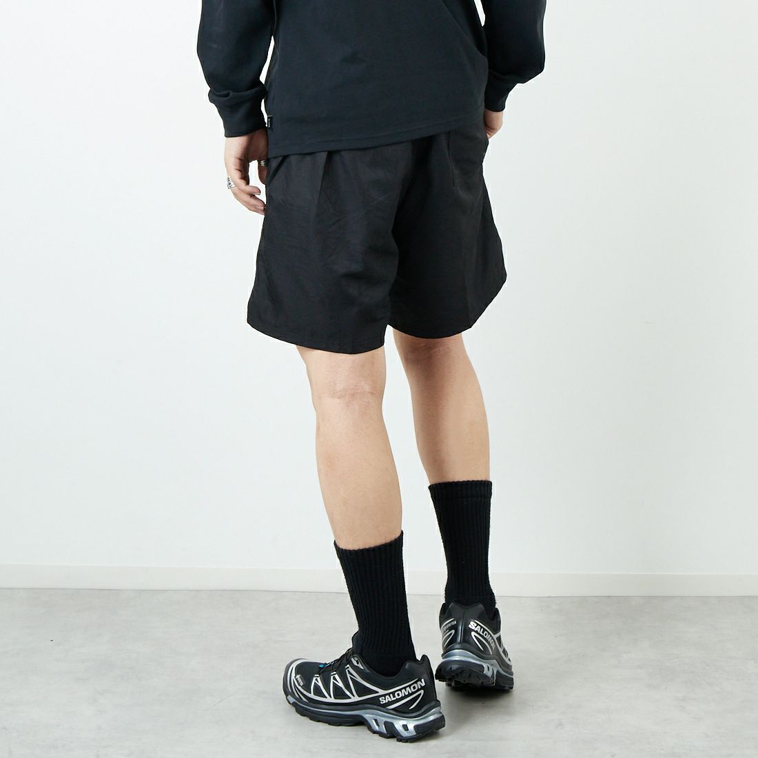 NIKE SWIM [ナイキスイム] スニーカーエンブロイデッド 7インチボレーショーツ [NESSF507] N001 ﾌﾞﾗｯｸ &&モデル身長：179cm 着用サイズ：XL&&