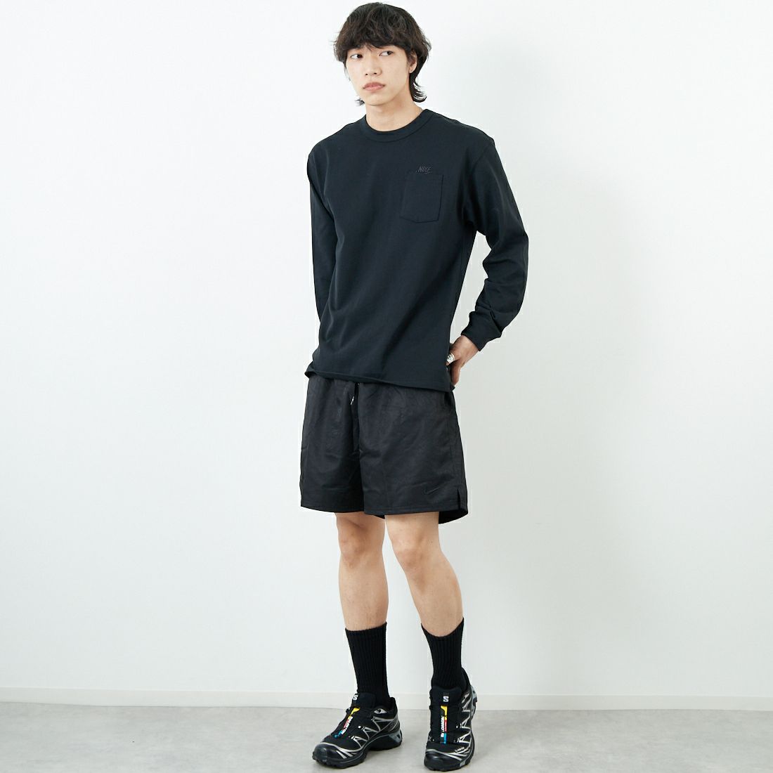 NIKE SWIM [ナイキスイム] スニーカーエンブロイデッド 7インチボレーショーツ [NESSF507] N001 ﾌﾞﾗｯｸ &&モデル身長：179cm 着用サイズ：XL&&