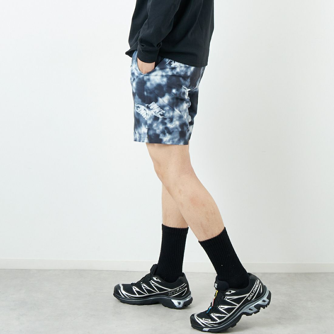 NIKE SWIM [ナイキスイム] タイダイカモプリント 7インチボレーショーツ [NESSF513] N054 ｳﾙﾌｸﾞ &&モデル身長：179cm 着用サイズ：L&&