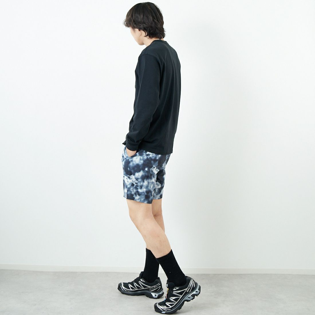 NIKE SWIM [ナイキスイム] タイダイカモプリント 7インチボレーショーツ [NESSF513] N054 ｳﾙﾌｸﾞ &&モデル身長：179cm 着用サイズ：L&&