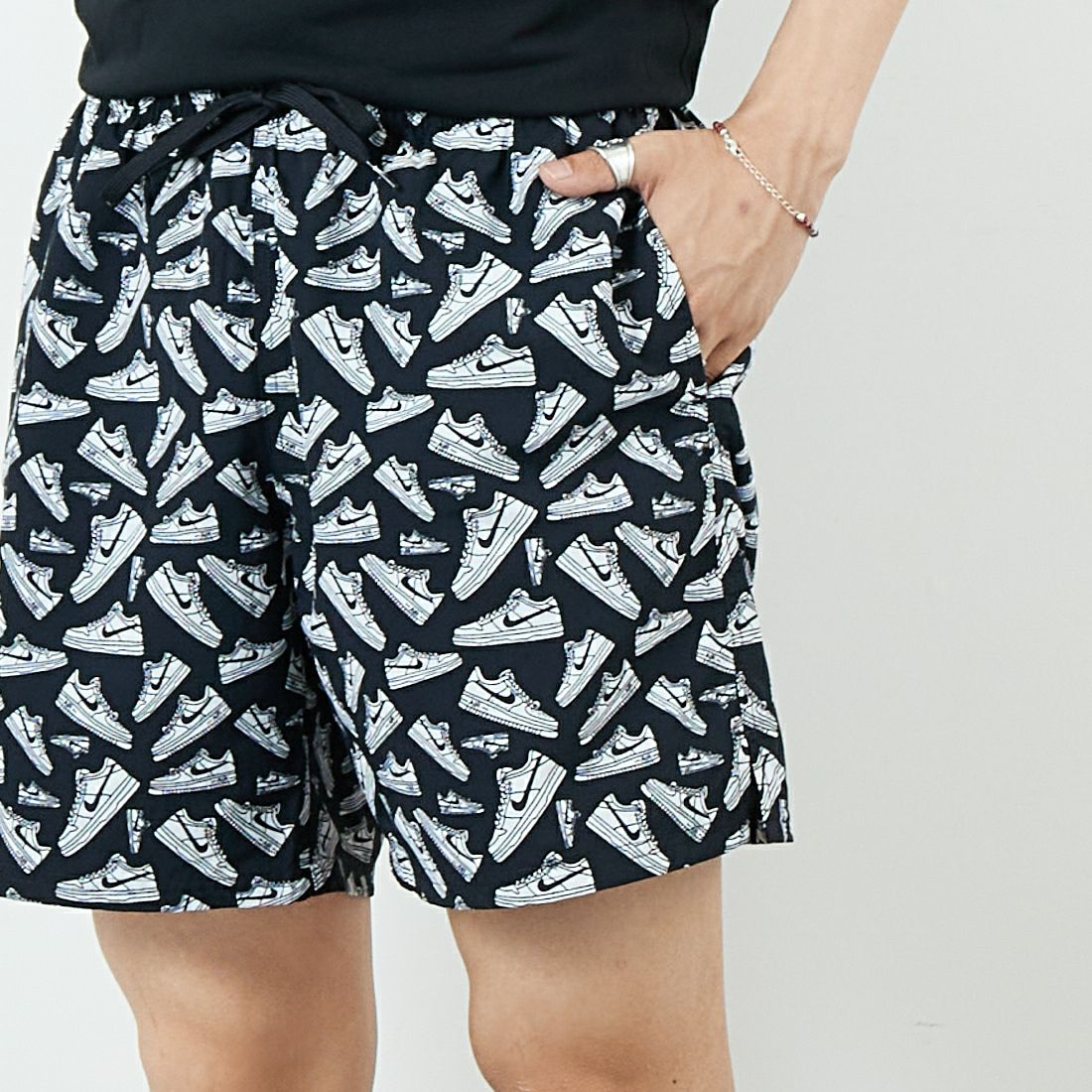 NIKE SWIM [ナイキスイム] エアフォース1プリント 7インチボレーショーツ [NESSF516] N001 ﾌﾞﾗｯｸ &&モデル身長：179cm 着用サイズ：L&&