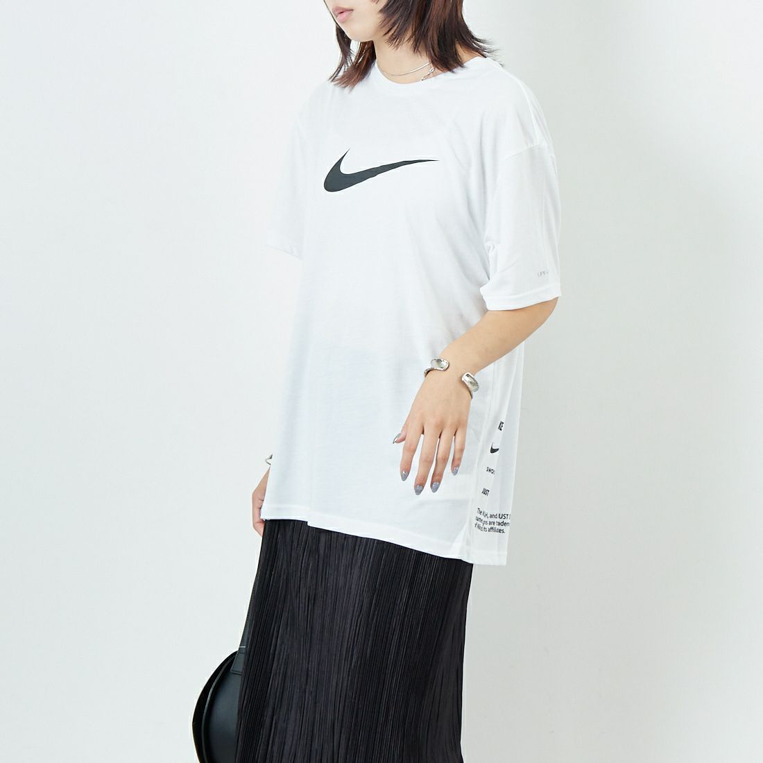 NIKE SWIM [ナイキスイム] コットンライク スニーカーボックスラッシュガード [NESSF523] N100 ﾎﾜｲﾄ &&モデル身長：167cm 着用サイズ：M&&