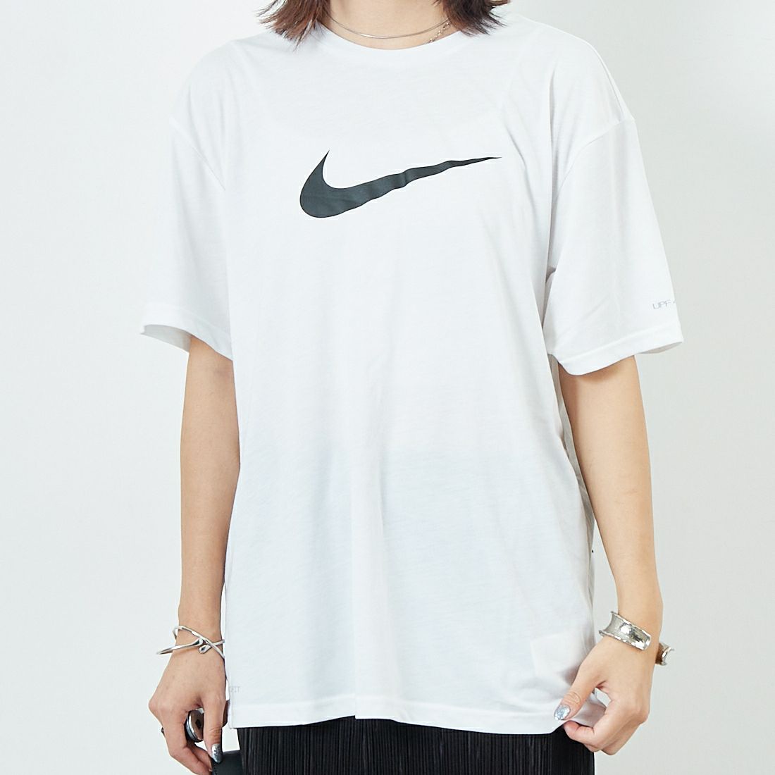 NIKE SWIM [ナイキスイム] コットンライク スニーカーボックスラッシュガード [NESSF523] N100 ﾎﾜｲﾄ &&モデル身長：167cm 着用サイズ：M&&