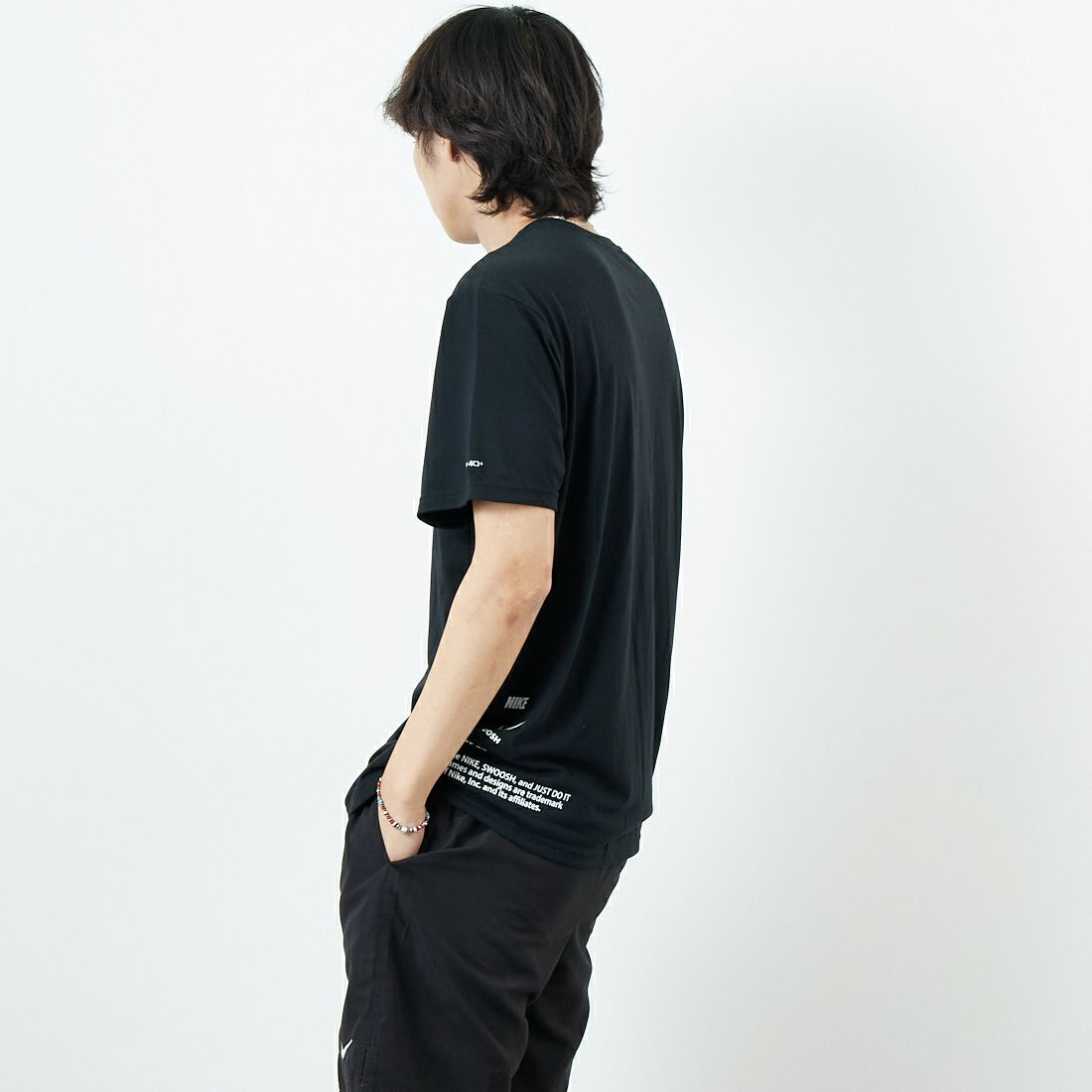 NIKE SWIM [ナイキスイム] コットンライク スニーカーボックスラッシュガード [NESSF523] N001 ﾌﾞﾗｯｸ &&モデル身長：179cm 着用サイズ：L&&