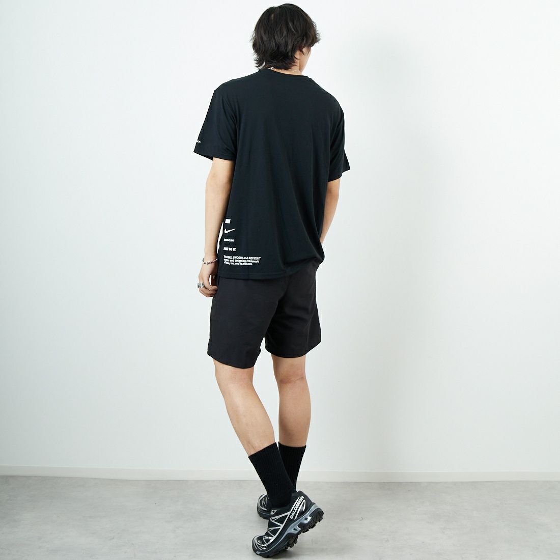 NIKE SWIM [ナイキスイム] コットンライク スニーカーボックスラッシュガード [NESSF523] N001 ﾌﾞﾗｯｸ &&モデル身長：179cm 着用サイズ：L&&