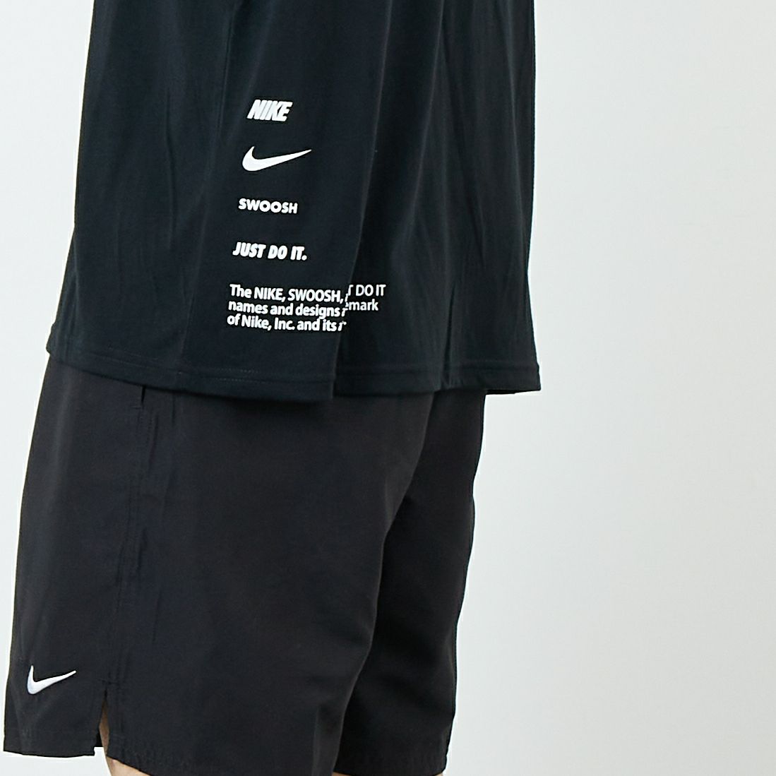 NIKE SWIM [ナイキスイム] コットンライク スニーカーボックスラッシュガード [NESSF523] N001 ﾌﾞﾗｯｸ &&モデル身長：179cm 着用サイズ：L&&