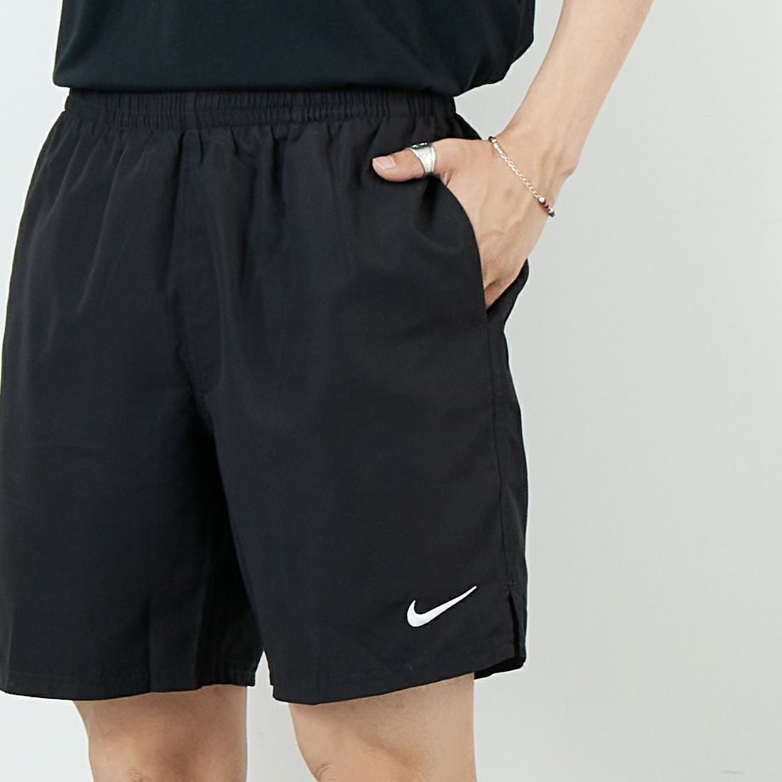 NIKE SWIM [ナイキスイム] ヒーロースタイル7インチボレーショーツ [NESSF559] N001 ﾌﾞﾗｯｸ &&モデル身長：179cm 着用サイズ：L&&