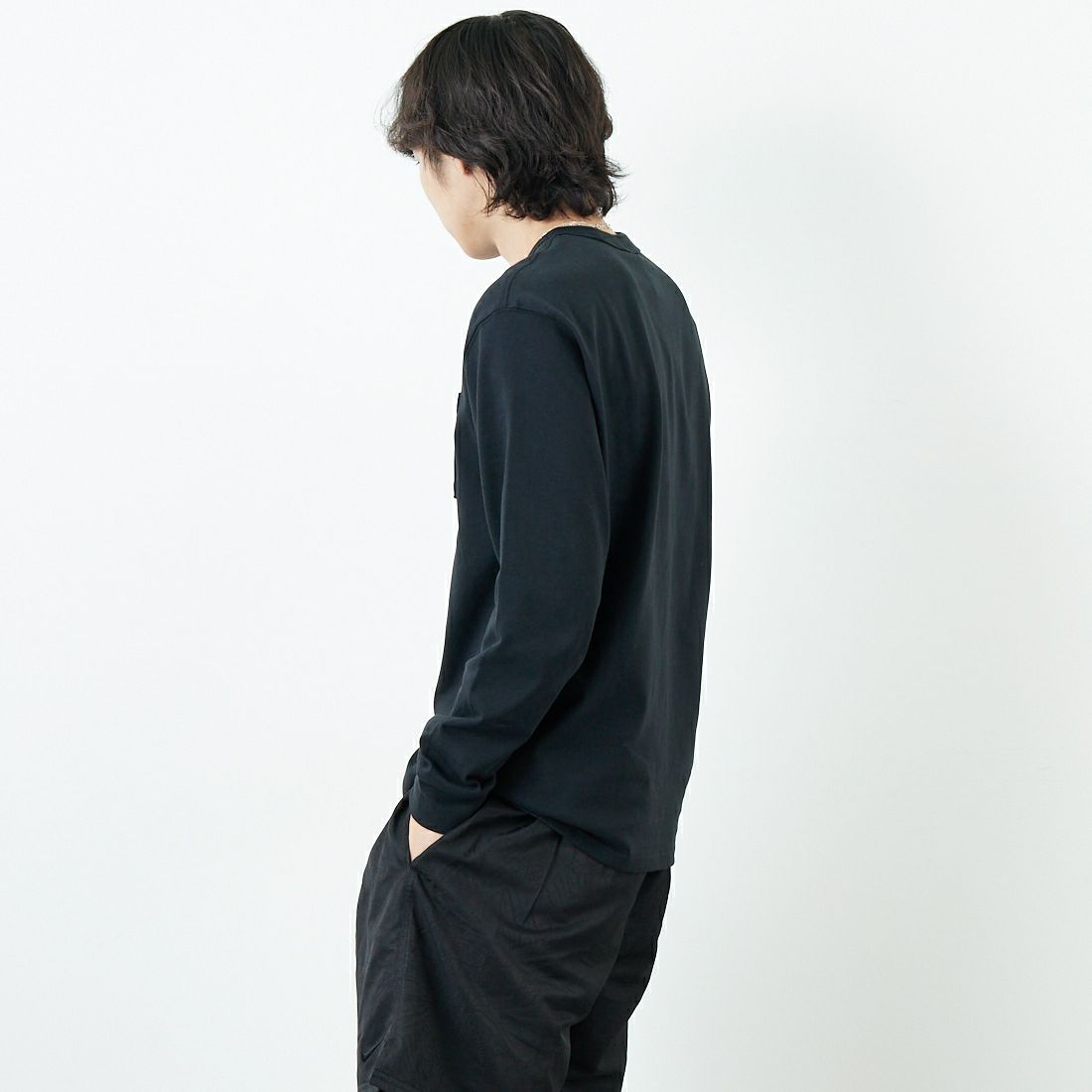 NIKE [ナイキ] プレミアムエッセンシャル ロングスリーブポケットTシャツ [DR7930] 101 WHITE