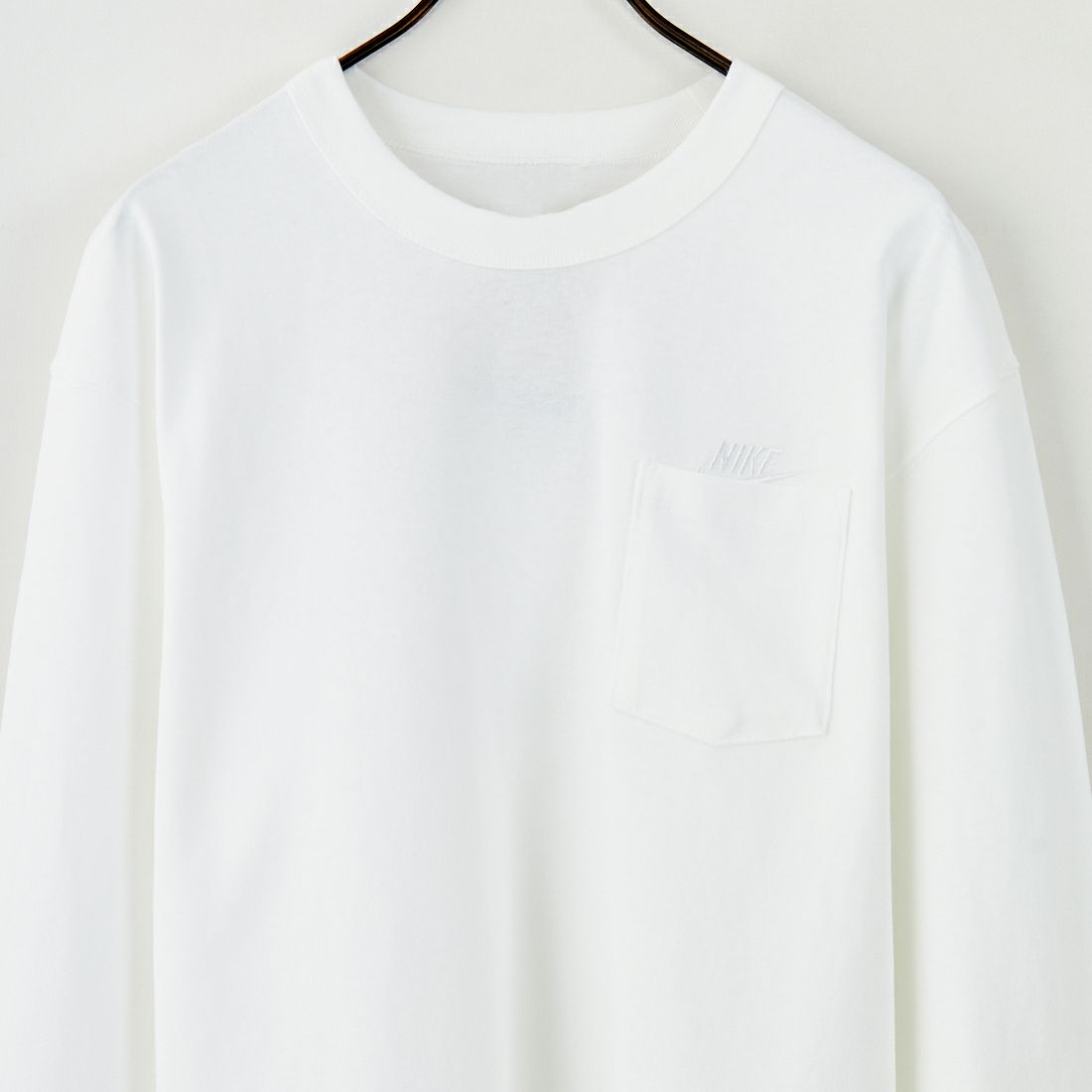 NIKE [ナイキ] プレミアムエッセンシャル ロングスリーブポケットTシャツ [DR7930] 101 WHITE