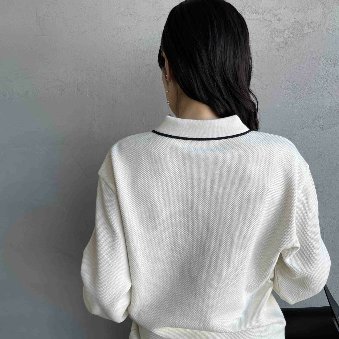 FRED PERRY [フレッドペリー] 別注 ワンポイントロゴ刺繍 ロングスリーブポロシャツ [FPM-25A-027JF] ECRU/NAVY &&モデル身長：160cm 着用サイズ：S&&