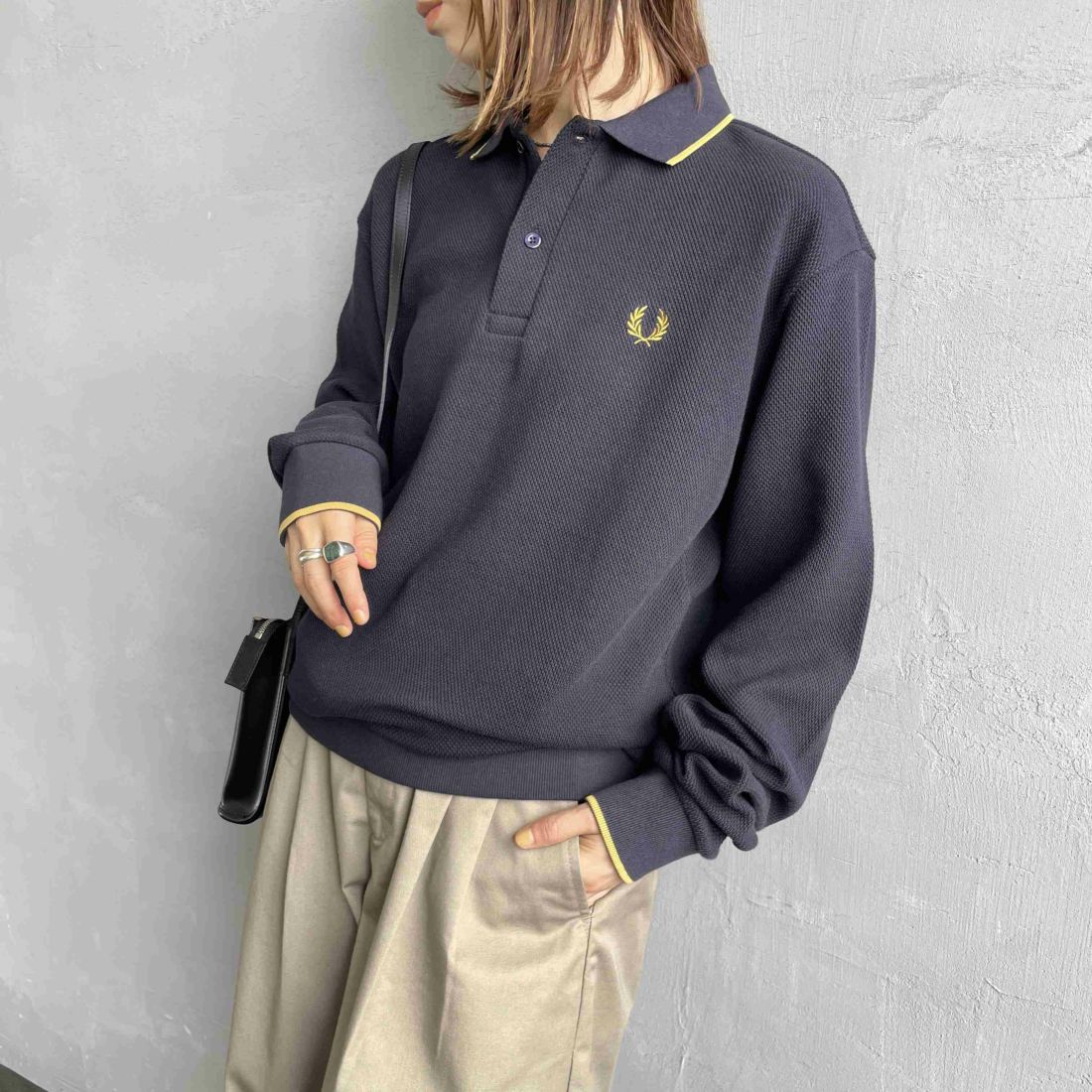 FRED PERRY [フレッドペリー] 別注 ワンポイントロゴ刺繍 ロングスリーブポロシャツ [FPM-25A-027JF] NVY/HONEYC &&モデル身長：158cm 着用サイズ：S&&