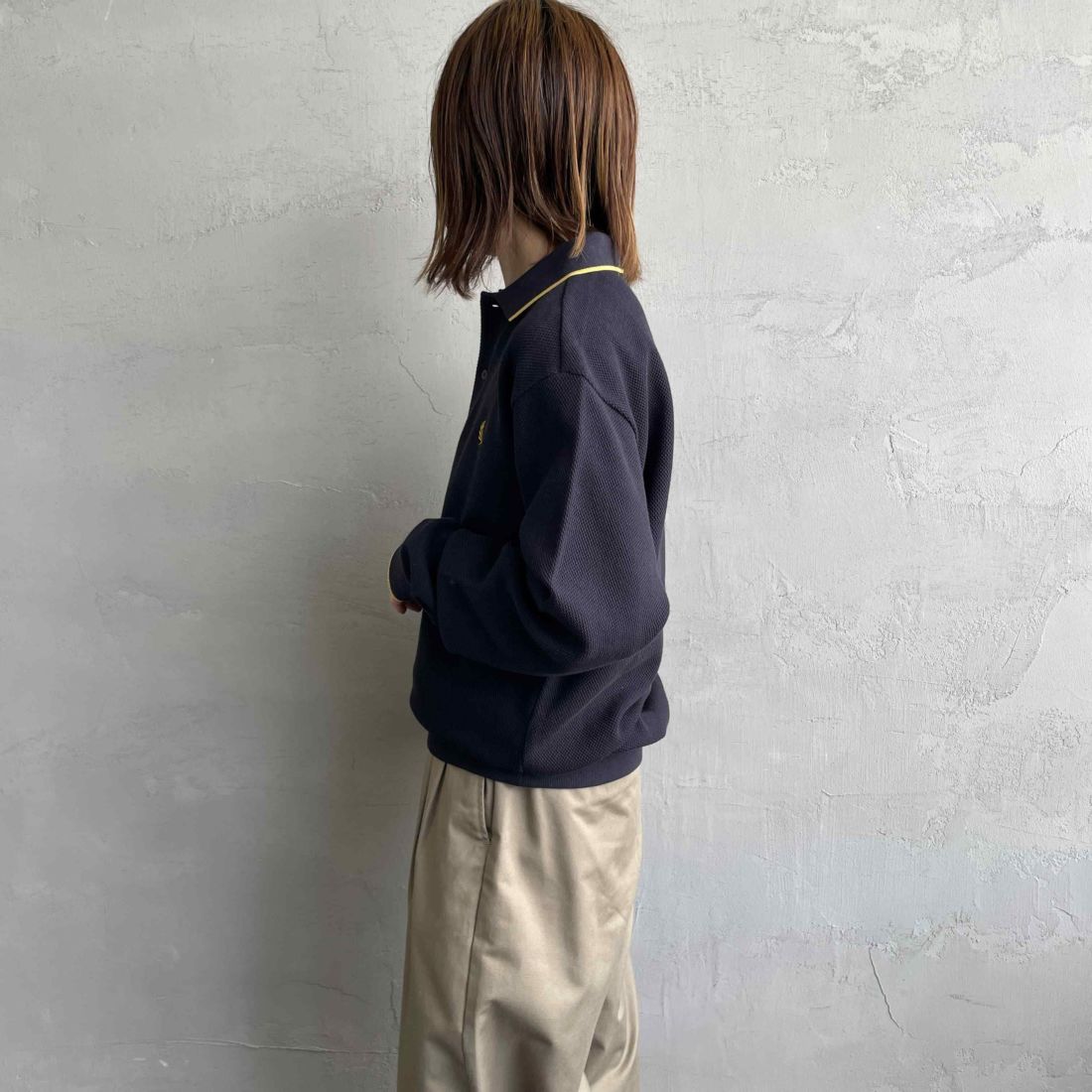 FRED PERRY [フレッドペリー] 別注 ワンポイントロゴ刺繍 ロングスリーブポロシャツ [FPM-25A-027JF] NVY/HONEYC &&モデル身長：158cm 着用サイズ：S&&