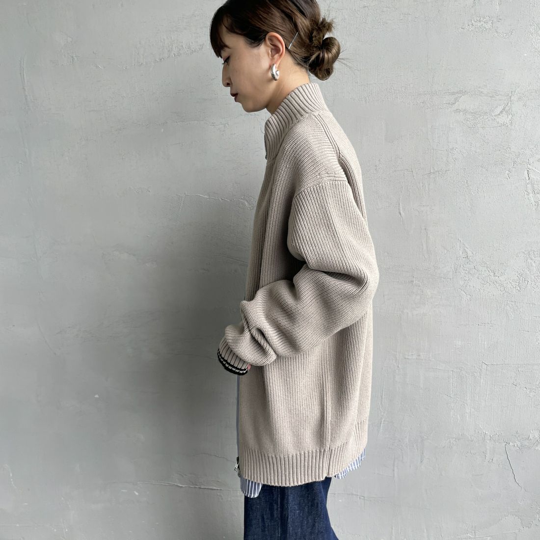 FRED PERRY [フレッドペリー] 別注 ドライバーズニット [FPM-25A-028JF] WARM OAT/B &&モデル身長：150cm 着用サイズ：S&&