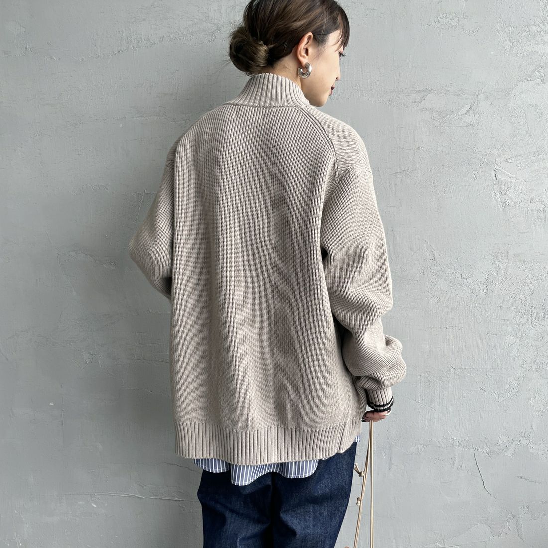 FRED PERRY [フレッドペリー] 別注 ドライバーズニット [FPM-25A-028JF] WARM OAT/B &&モデル身長：150cm 着用サイズ：S&&