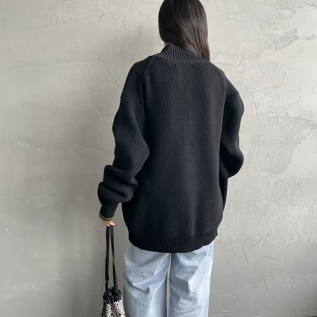 FRED PERRY [フレッドペリー] 別注 ドライバーズニット [FPM-25A-028JF] BLK/SHADED &&モデル身長：150cm 着用サイズ：S&&