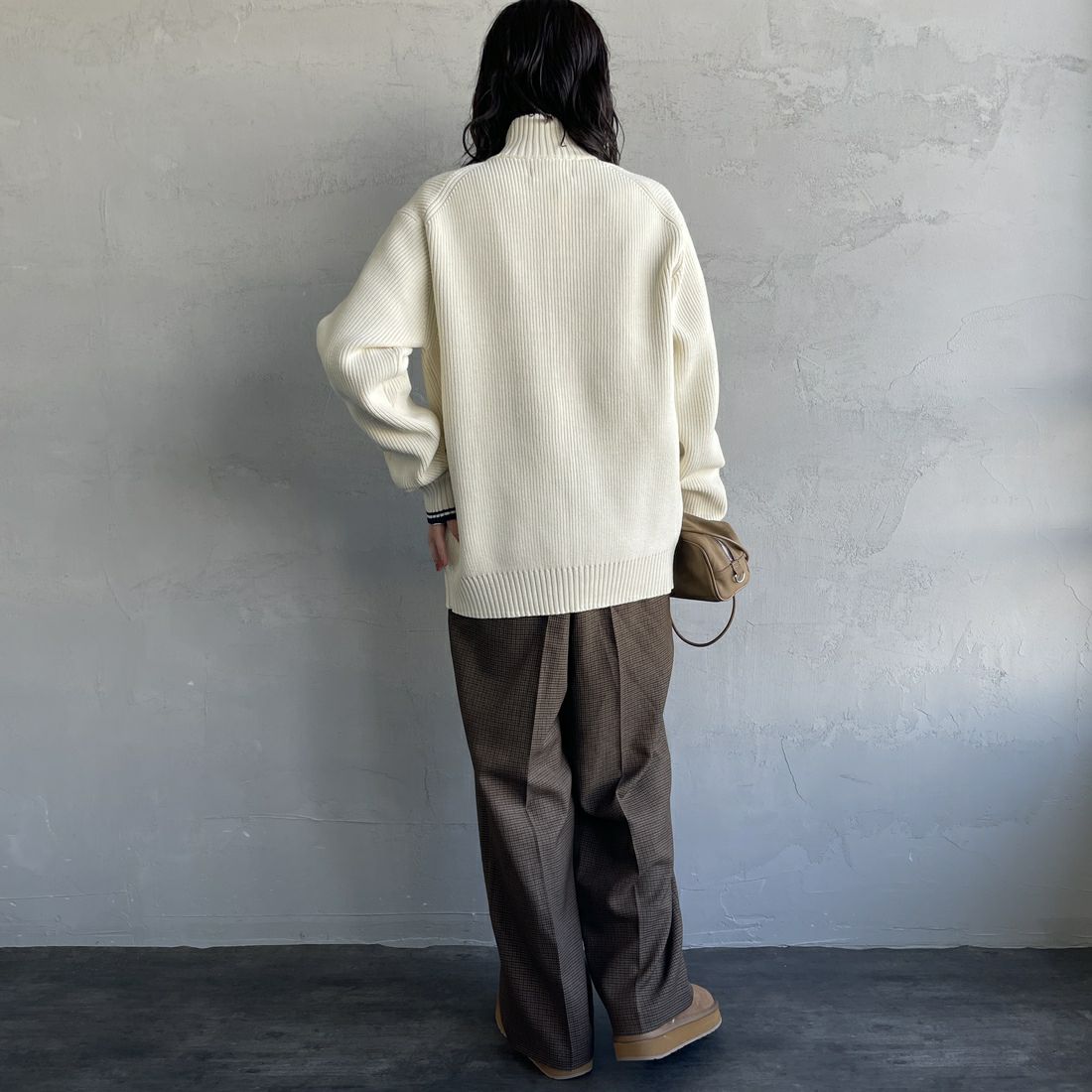 FRED PERRY [フレッドペリー] 別注 ドライバーズニット [FPM-25A-028JF] ECRU/NAVY &&モデル身長：160cm 着用サイズ：S&&