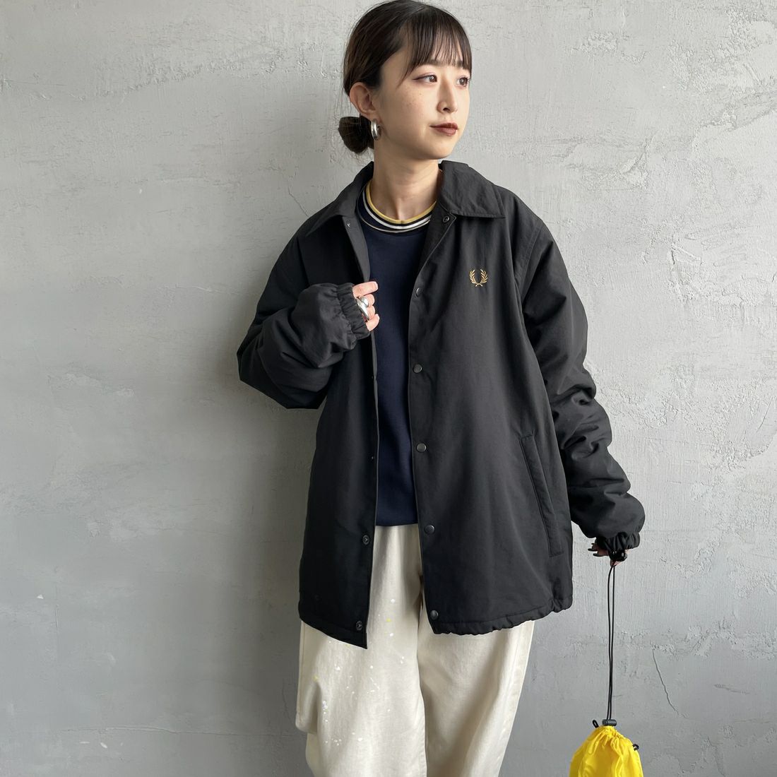 FRED PERRY [フレッドペリー] 別注 パデッドボタンスルージャケット [FPM-25A-23JF] BLK/SHADED &&モデル身長：150cm 着用サイズ：S&&