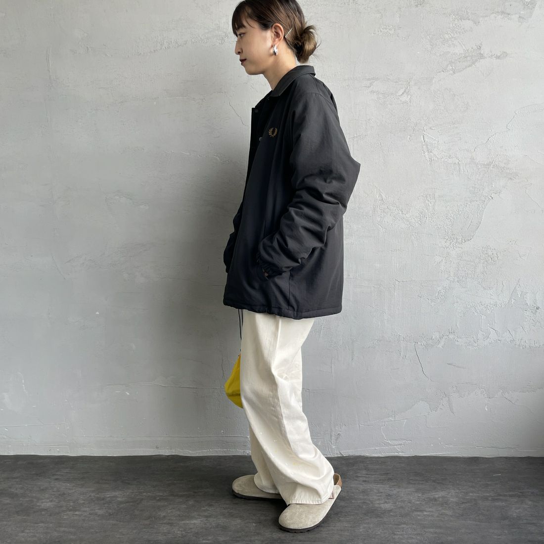 FRED PERRY [フレッドペリー] 別注 パデッドボタンスルージャケット [FPM-25A-23JF] BLK/SHADED &&モデル身長：150cm 着用サイズ：S&&