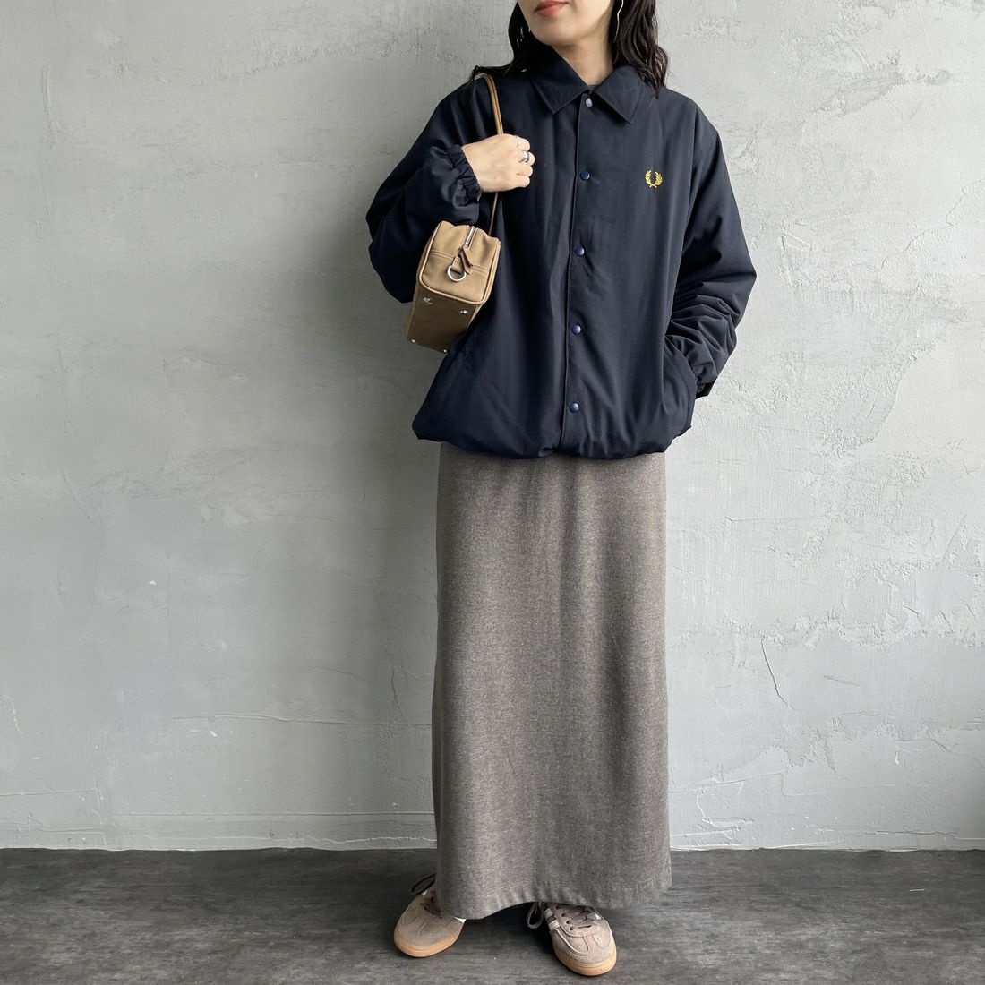 FRED PERRY [フレッドペリー] 別注 パデッドボタンスルージャケット [FPM-25A-23JF] NVY/HONEYC &&モデル身長：160cm 着用サイズ：S&&