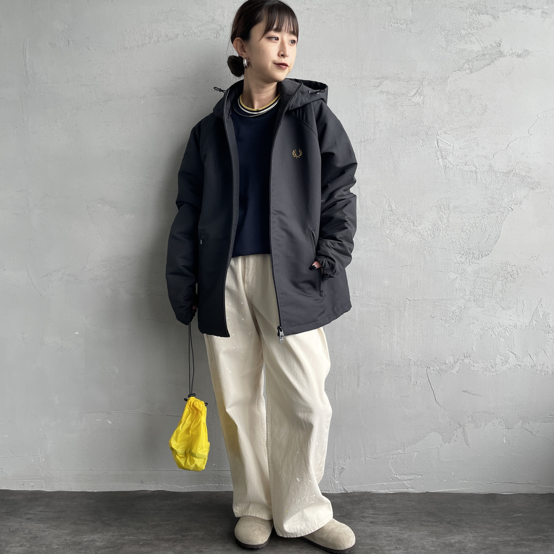 FRED PERRY [フレッドペリー] 別注 パデッドフーデッドシェルジャケット [FPM-25A-24JF] BLK/SHADED &&モデル身長：150cm 着用サイズ：S&&